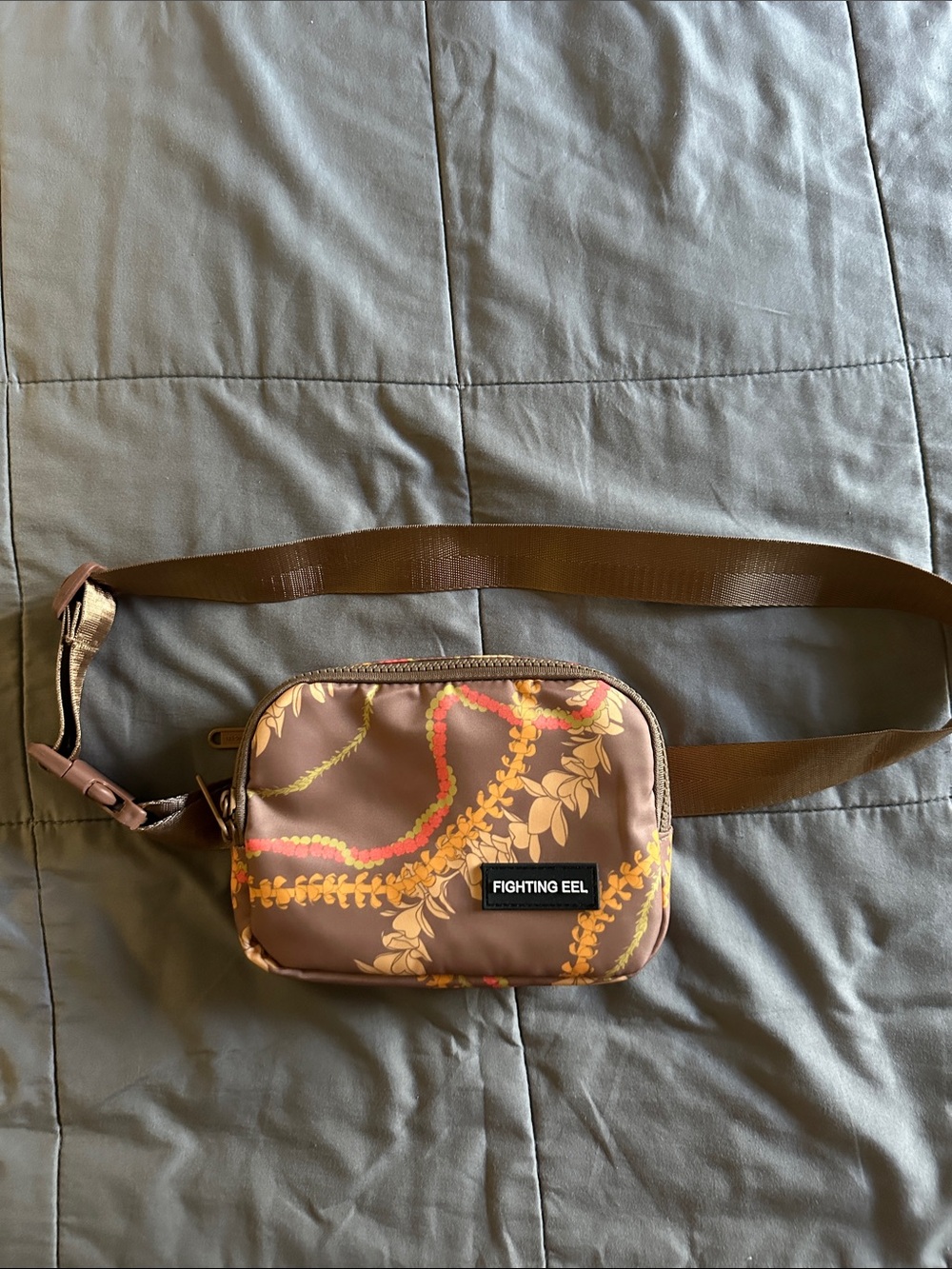 Fighting eel lei beltbag